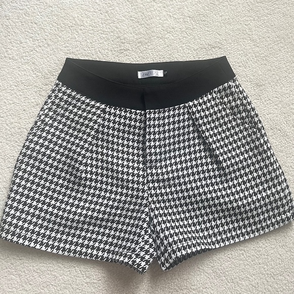 Houndstooth Shorts by Jennifer Lopez - Picture 1 of 4